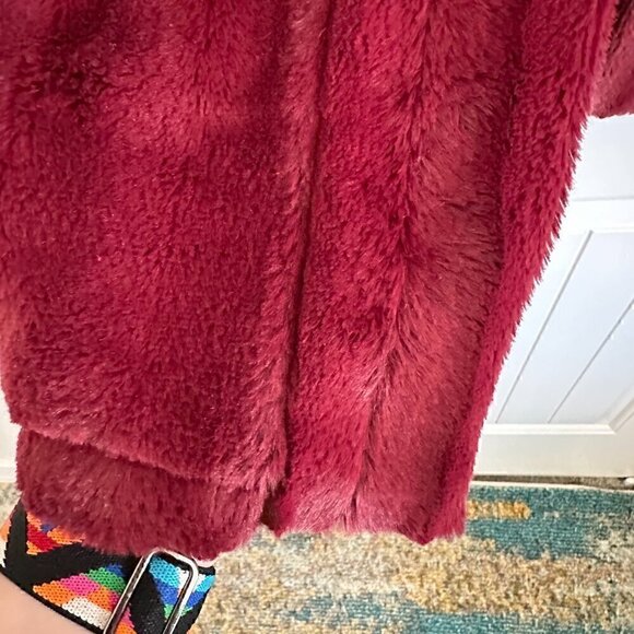 SUPER SOFT silky faux fur crimson red open front vest cardigan women's p… - Picture 3 of 9